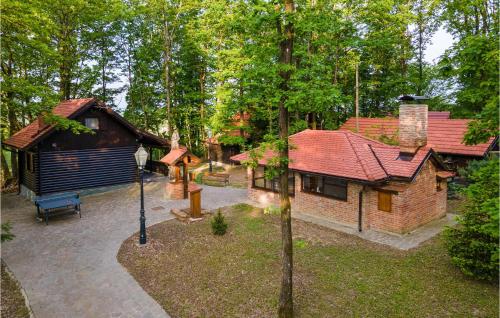 Gorgeous Home In Gustelnica With Kitchen