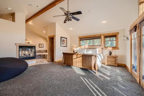 NEW LISTING! Peaks Paradise home in Blue River