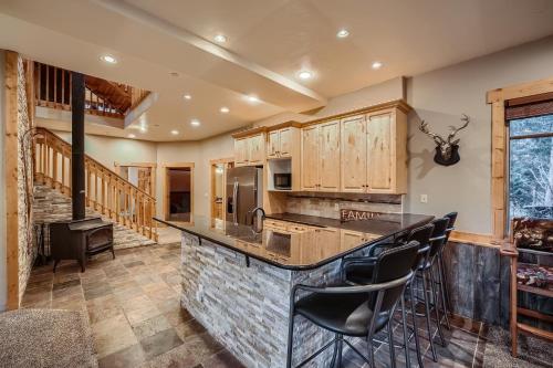 Kitchen, NEW LISTING! Peaks Paradise home in Blue River