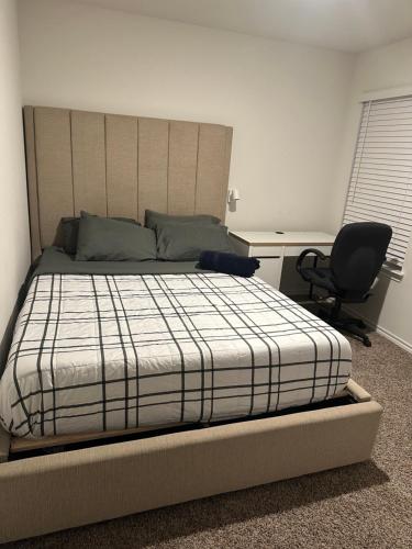 Cozy Room in a quiet house for professionals / Business Travel in Aubrey, USA