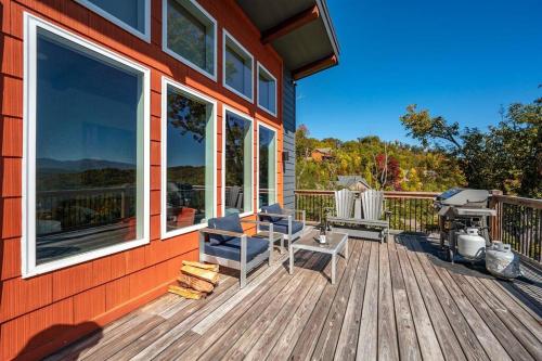 Modern Cabin near Smoky Mountain National Park in Gatlinburg, USA