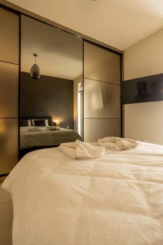 AIOLOS GLYFADA super lux suite 5 sea view, Athens