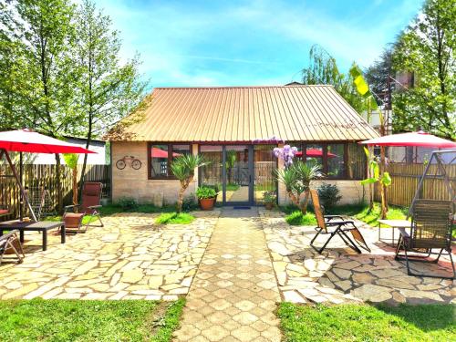 House & Yard Sesil XL 90m to beach, Ureki (foto 2)