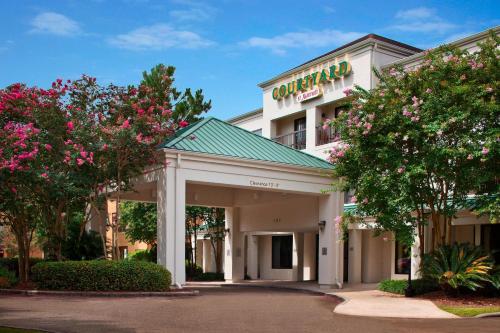 Courtyard by Marriott Covington / Mandeville