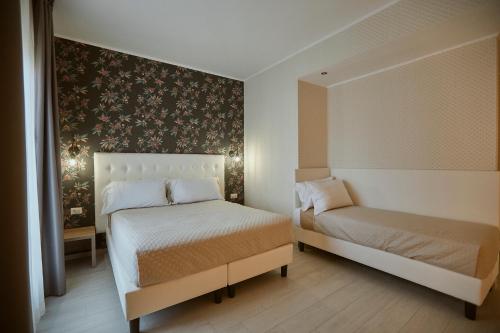 Deluxe Triple Room image 8