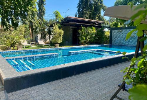 . Treeside Guest House Resort