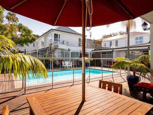 Commodores Lodge in Russell