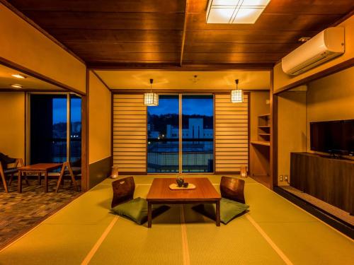 Superior Room with Tatami Area with Bathroom and City View