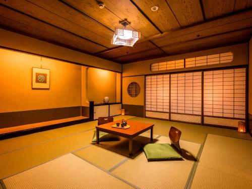 Superior Japanese-Style Large Room with Bathroom and City View