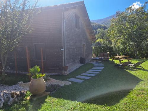 Chambre dans chalet avec piscine - Location saisonnière - Saint-Jean-en-Royans