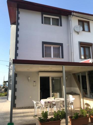 Paradise Villa, 2 min walk from Güzelçamlı beach.