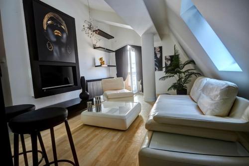 White central apartment Skopje, Скопье