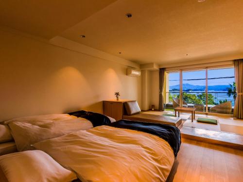 Standard Room with Tatami Area with Bay View