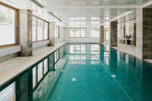 Peldbaseins, Hotel Green Park Service Perfected in Garmen