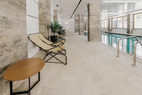 Peldbaseins, Hotel Green Park Service Perfected in Garmen