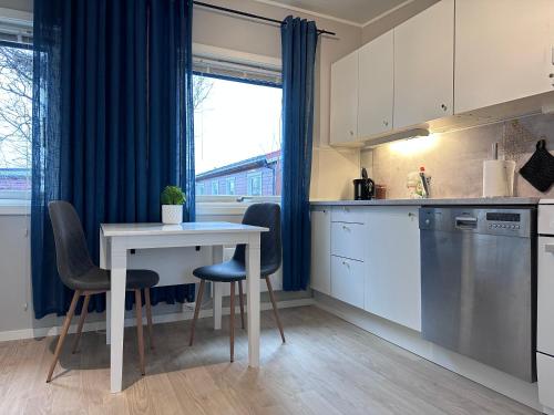 кухня, Fin sentral leilighet i Lakselv! in Лаксельв