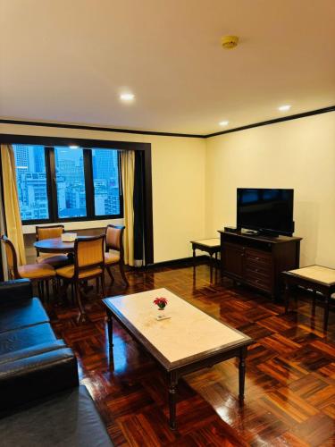 Omni Tower Sukhumvit Nana by Direct Rooms