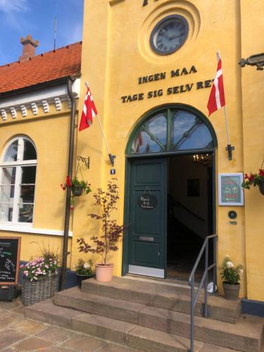 Tinghusets overnatning, Neksø