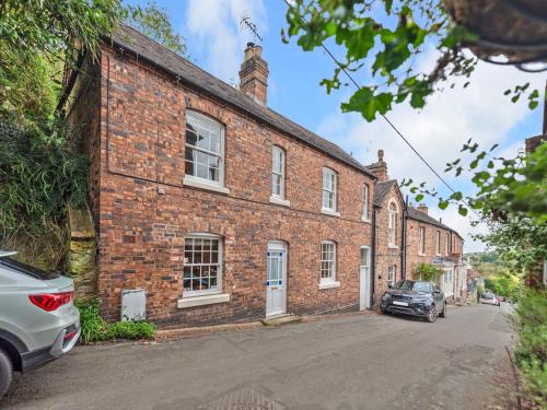 Pass the Keys Cosy 2 Bed Cottage With Views of The Iron Bridge