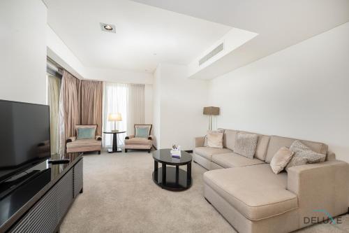 Marina Canal Views 2BR Unit Next to Marina Mall, The Address Residences, Dubai Marina by Deluxe Holiday Homes, Dubaj