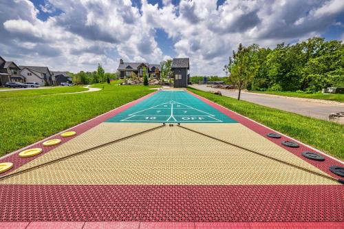 BRAND NEW! Outstanding Luxury Lakefront Lodge with Free Amenities - image 14