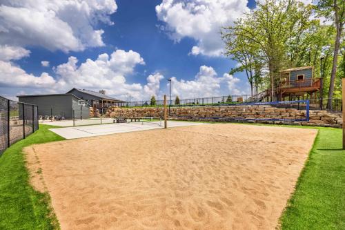 Gorgeous Lakefront Lodge with Free canoes kayaks pickleball volleyball and much more! - image 7