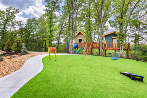 Gorgeous Lakefront Lodge with Free canoes kayaks pickleball volleyball and much more! - image 14