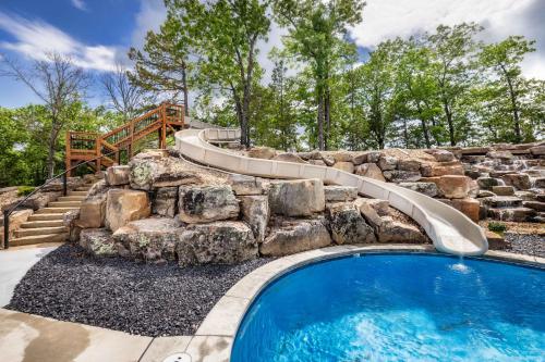 Modern Lakefront Lodge with Pool & over 30 Free amenities! - image 4