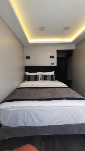 Double Room image 3