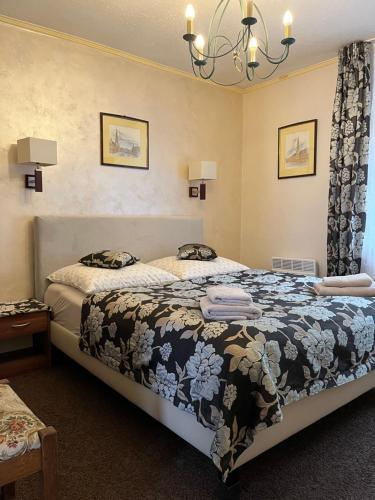 1 queen bed