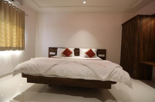Hotel Om Sai Lodging & Boarding