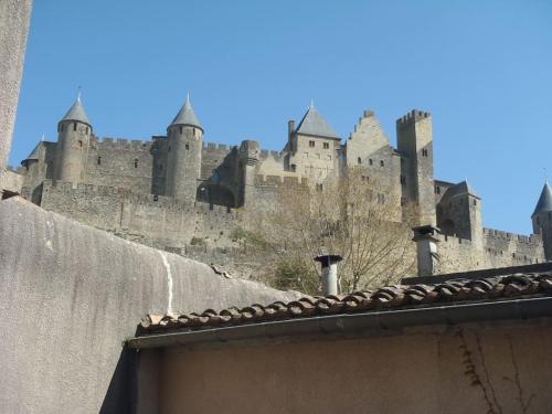 Terrasse, sous les remparts, à 200 m de la Cité - Location saisonnière - Carcassonne