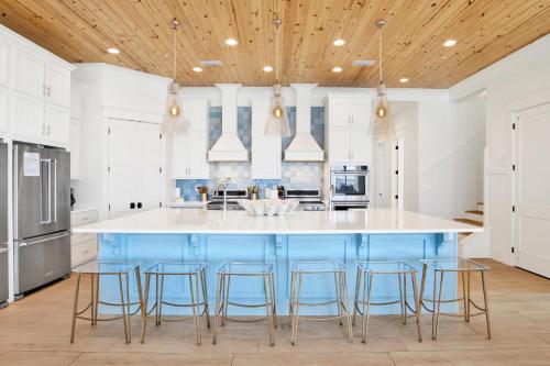 Seaside East 12 Bdrm 115 Bath Private Pools Sleeps 36 - image 2