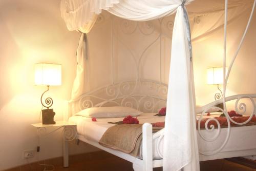 1 king bed, 1 twin bed