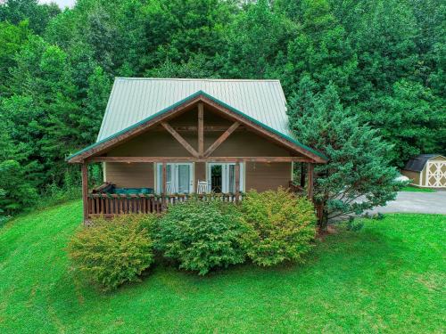Smoky Mountain Getaway cabin in Cosby, USA