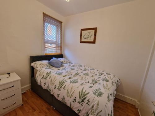 CosyHomeStay Evesham Spacious home W/Free Parking & WiFi