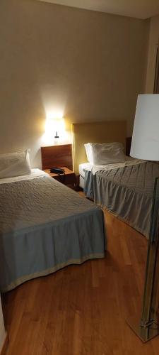 2 twin beds