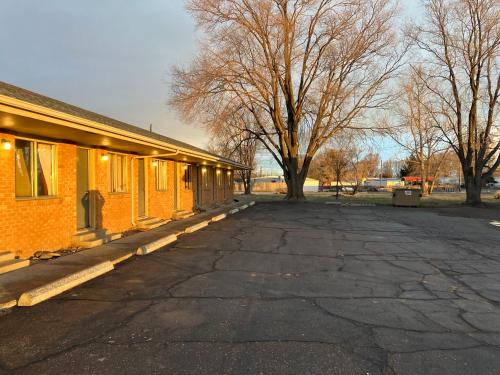 Tops Motel - image 11