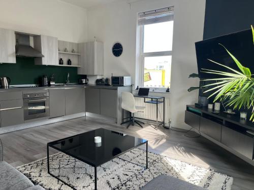 Spacious modern 1-bed apartment near Victoria Park & London Stadium, Londres