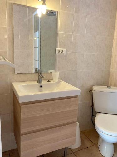Bathroom, Location gite entre Cahors et St Cirq Lapopie in Arcambal
