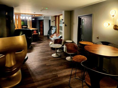 avla, Pinnacle Suites Hotel in Isle of Wight
