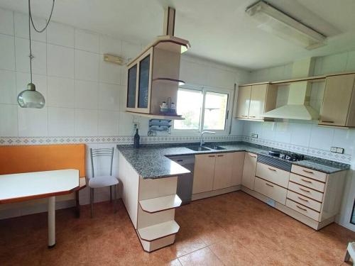 Casa con jardín y piscina privada. (Casa con jardin y piscina privada.) in Santa Eulalia De Ronsaná