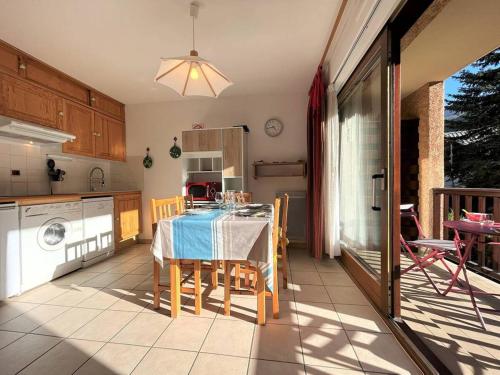 Serre Chevalier, appartement T3, 4 personnes plein sud avec balcon, près des pistes, Meublé touristique 3 étoiles 4