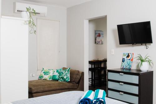 One-Bedroom Apartment image 9