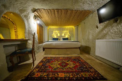 Deluxe Cave Room with Bathtub and Terrace