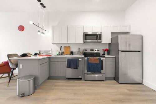 Elegant Bd,EWR AIRPT,Nyc, Free Pkng, Prudential CNTR, American Dream Mall in Elizabeth, USA