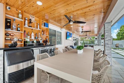 บริการและสิ่งอำนวยความสะดวก, Peaceful Rental Retreat in Miami Jacuzzi, BBQ L25 in ไฮอาลีอาห์ (FL)