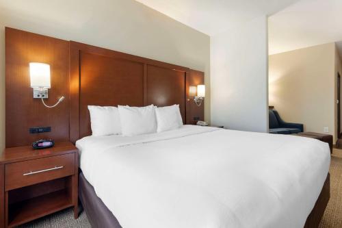 Comfort Suites West Dallas - Cockrell Hill in Dallas, USA