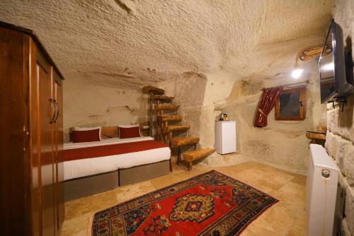 Deluxe Cave Room with Valley View