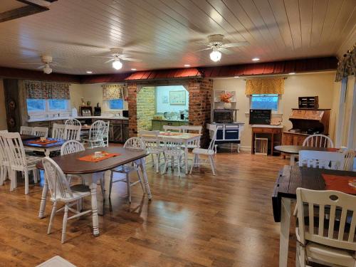 Food and beverages, Moonlight Manor Bed & Breakfast in Woolwine (VA)